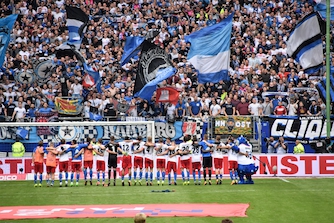 Fans in het Volkparkstadion Hamburger SV Number 1 Voetbalreizen