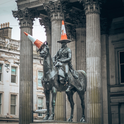 Glasgow statue - Number 1 Football Travel