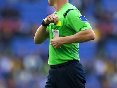 Referee_yellow card_Number 1 Football Travel