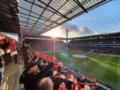 1. FC Köln-fans in het RheinEnergieStadion
