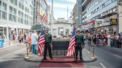 Checkpoint Charlie Berlijn - Number 1 Voetbalreizen